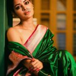 Madhumita Sarcar Instagram - বসে আছি পথ চেয়ে যত ভাবি ভুলে যাব, মন মানে না। @abhinaskarphotography @makeupbysumanganguly @hairstylist_kushal @style_by_madhab @ethnic_boutique61