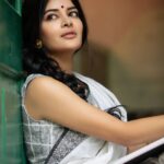Madhumita Sarcar Instagram – নয়ন তোমারে পায় না দেখিতে…

#friday #photo
@abhinaskarphotography 
@makeupbysumanganguly 
@hairstylist_kushal 
@style_by_madhab