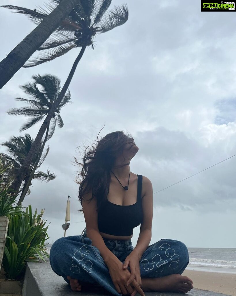 Madhumita Sarcar Instagram - Just living…🌏🧿 #nofilter