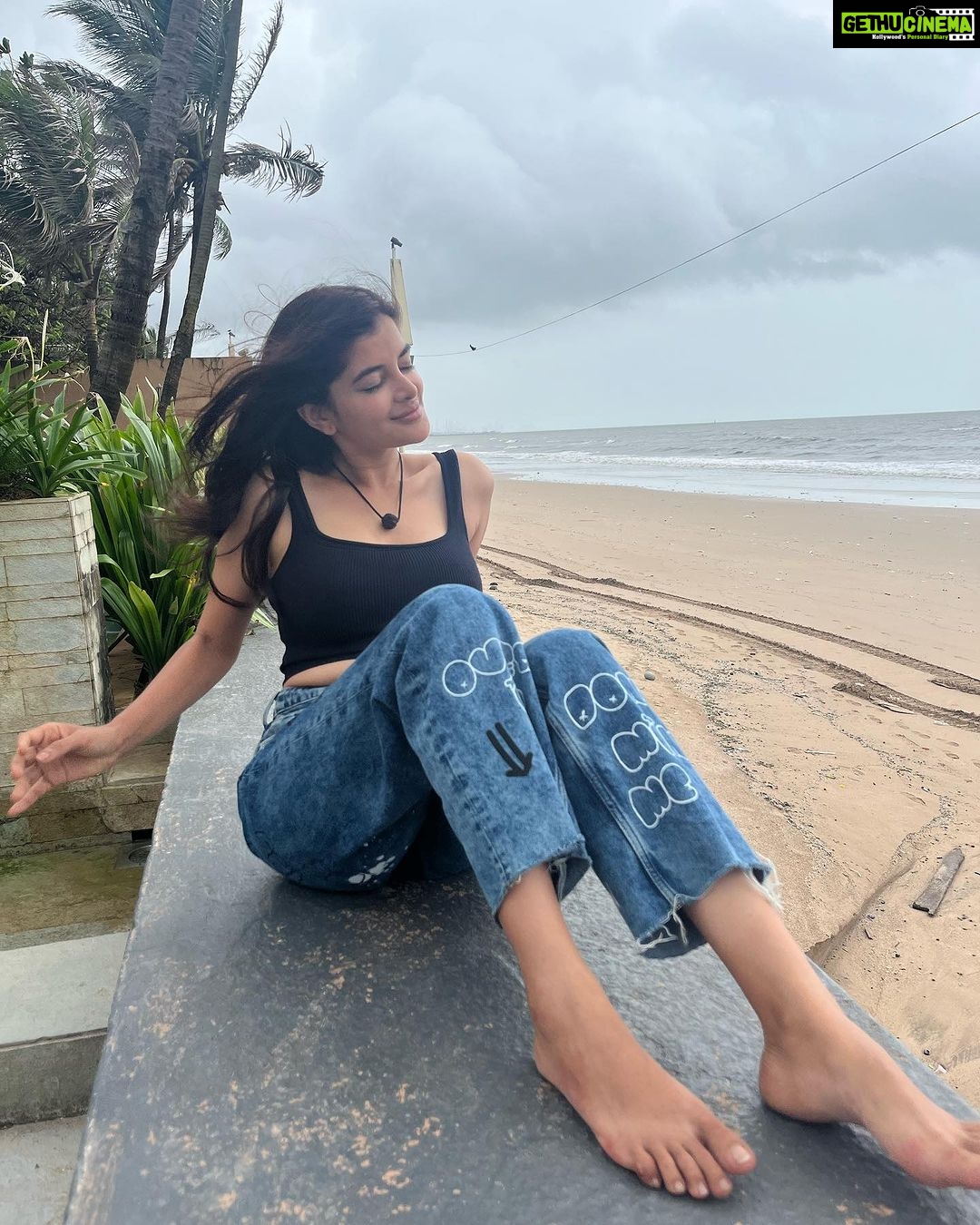 Madhumita Sarcar Instagram - Just living…🌏🧿 #nofilter