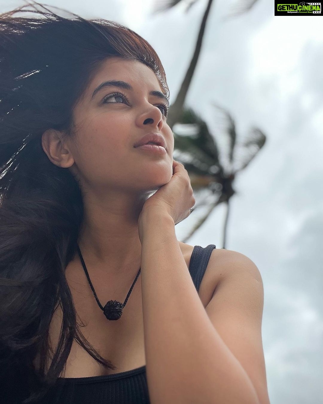 Madhumita Sarcar Instagram - Just living…🌏🧿 #nofilter