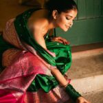 Madhumita Sarcar Instagram - বসে আছি পথ চেয়ে যত ভাবি ভুলে যাব, মন মানে না। @abhinaskarphotography @makeupbysumanganguly @hairstylist_kushal @style_by_madhab @ethnic_boutique61