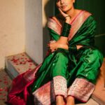 Madhumita Sarcar Instagram - বসে আছি পথ চেয়ে যত ভাবি ভুলে যাব, মন মানে না। @abhinaskarphotography @makeupbysumanganguly @hairstylist_kushal @style_by_madhab @ethnic_boutique61