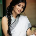 Madhumita Sarcar Instagram – নয়ন তোমারে পায় না দেখিতে…

#friday #photo
@abhinaskarphotography 
@makeupbysumanganguly 
@hairstylist_kushal 
@style_by_madhab