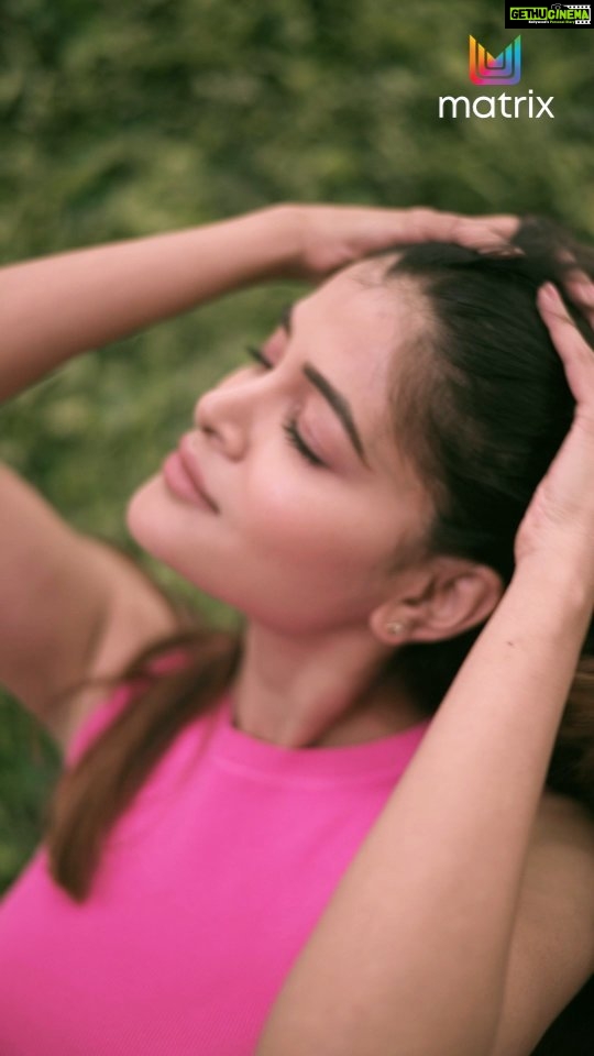 Madhumita Sarcar Instagram - I am STUNNED with how gorgeous my hair is looking!! ππ»ββοΈπ₯° I decided to do something bold and take on @Sanjanasanghi96 #DareToMelt challenge by @matrixindia_lnc Look at that mind blowing hair transformation...πππ Itβs called the Matrix Color Melt, wherein they blend 3 shades from dark to light to give this naturally blended look! You too can take the chance to show off your vibrant personality with @matrixindia_lnc wide range of looks : Red, Gold, Mocha and Choco Melt π So Don't miss out and head over to get amazing offers on Matrix hair color in a salon near you!! #Ad @matrixindia_lnc @sanjanasanghi96 #DareToMelt #MatrixColorMelt