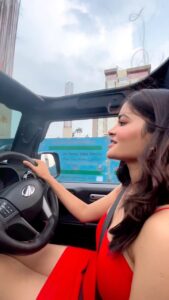 Madhumita Sarcar Instagram - What I enjoy the best 🤷♀️🚘
.
.
🎥 @sidd_.46 thankss