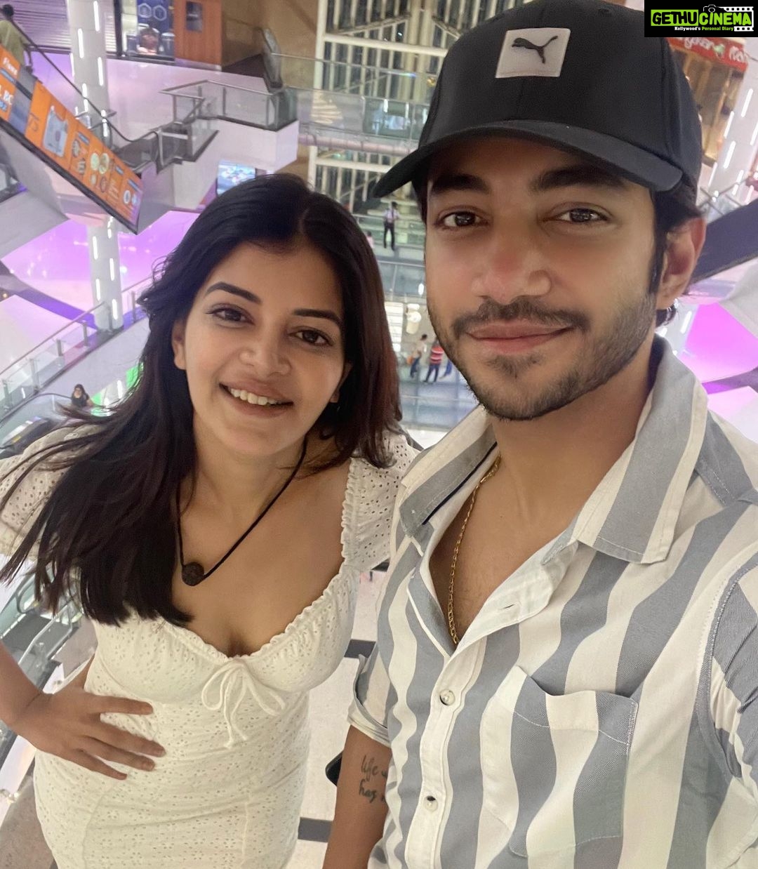 Madhumita Sarcar Instagram - A real friend is one who walks in when the rest of the world walks out.