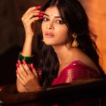 Madhumita Sarcar Instagram - Say what? . . . . . @abhinaskarphotography @makeupbysumanganguly @hairstylist_kushal @style_by_madhab @ethnic_boutique61