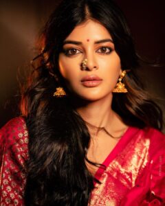 Madhumita Sarcar Instagram - 🥀 ❤️‍🔥 . . . . @abhinaskarphotography @makeupbysumanganguly @hairstylist_kushal @style_by_madhab