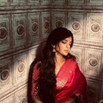 Madhumita Sarcar Instagram - पिया तोसे नैना लागे रे . . . . Bomb dropping tomorrow 📸 @makeupbysumanganguly @hairstylist_kushal @style_by_madhab @sidd_.46