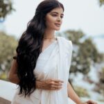 Madhumita Sarcar Instagram - White peace @abhinaskarphotography @makeupbysumanganguly @hairstylist_kushal @style_by_madhab