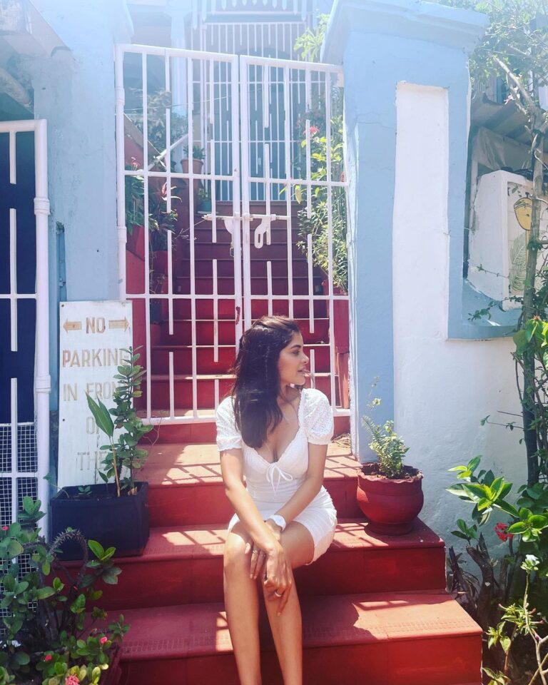 Madhumita Sarcar Instagram - Somewhere someone somehow someway … someday