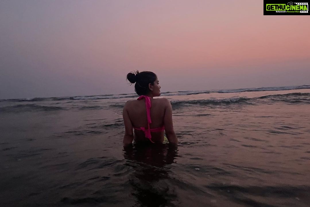 Madhumita Sarcar Instagram - ๐๐๐๐๐งกโค๏ธ๐ Goa - Morjim Beach