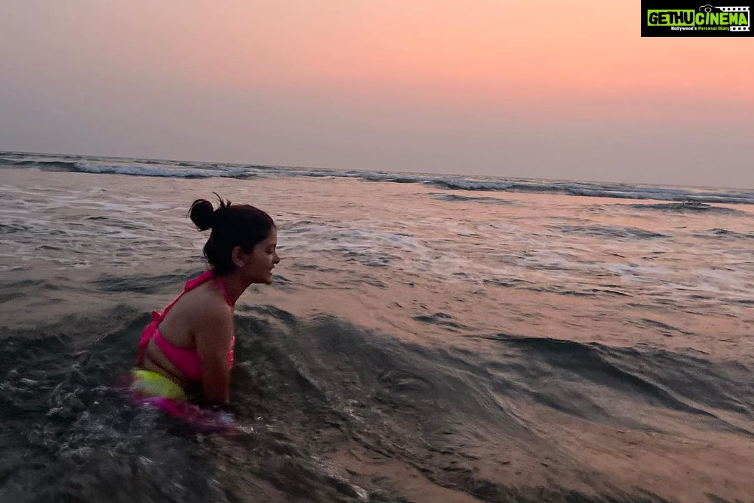 Madhumita Sarcar Instagram - ๐๐๐๐๐งกโค๏ธ๐ Goa - Morjim Beach