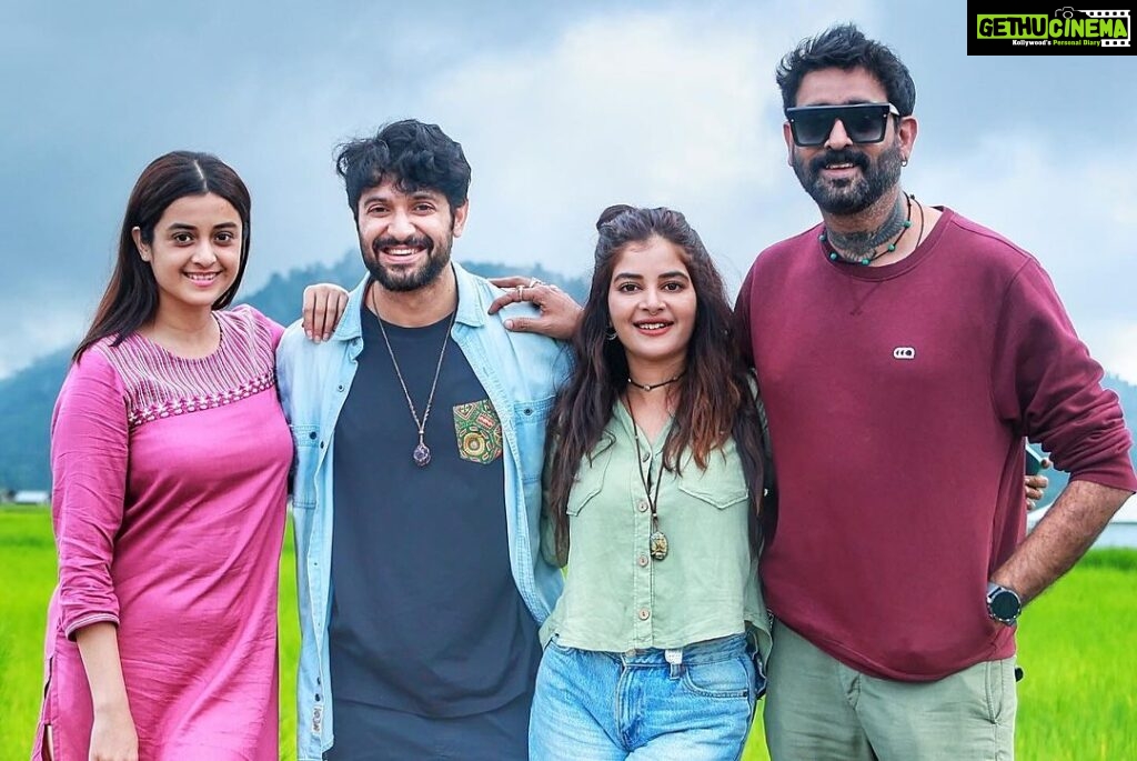Madhumita Sarcar Instagram - And that’s a wrap! #KeProthomKaccheEshechi wrapped up with all our love. See you at the theatres! ❤️🤗 @shieladitya_official @madhumita_sarcar @darshanabanik @auditiva.synthesia @suvendas @innovativepictures #PradeepChakravorty