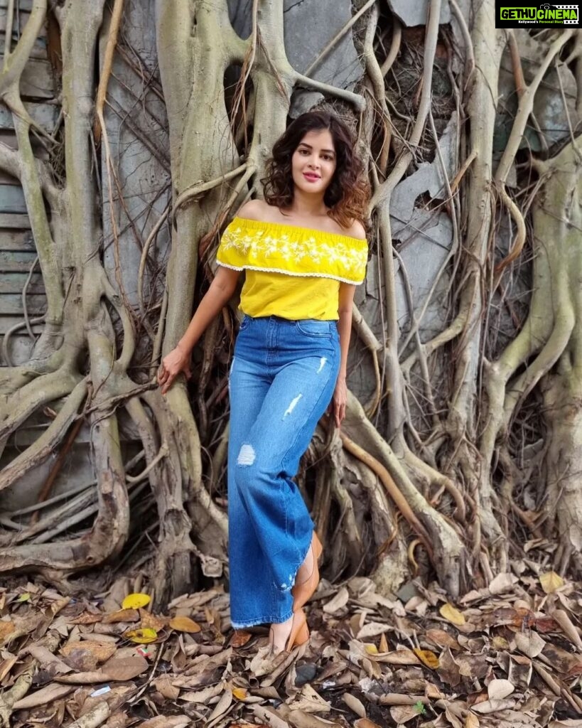 Madhumita Sarcar Instagram - 💛💙💛💙 #throwback #pics