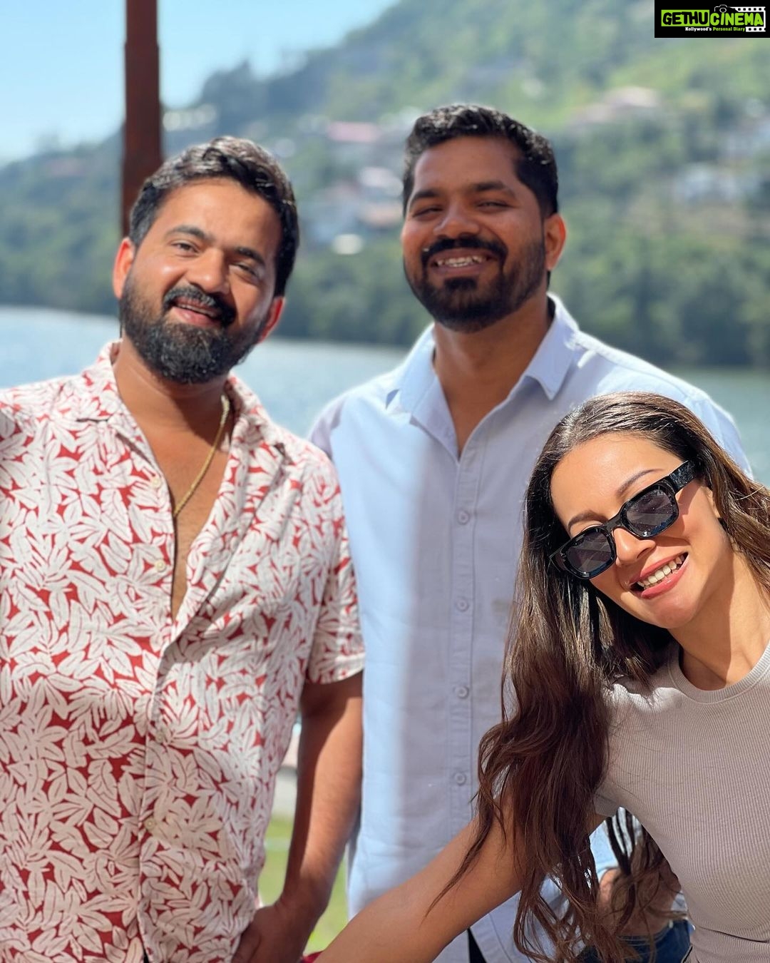 Madhurima Roy Instagram - I’ll look back and my heart only smiles for this one. Bunch of most beautiful and heartwarming people coming together to make a film, ever so special. This will always feel like a warm hug 🤗 ‘Shalimar aur Main’ the title but now feels like ‘Shalimar aur Hum’❤️ Thank you to each one of you in knitting this special one together, it’s a wrap for now 💫 Bhimtal Utrakhand