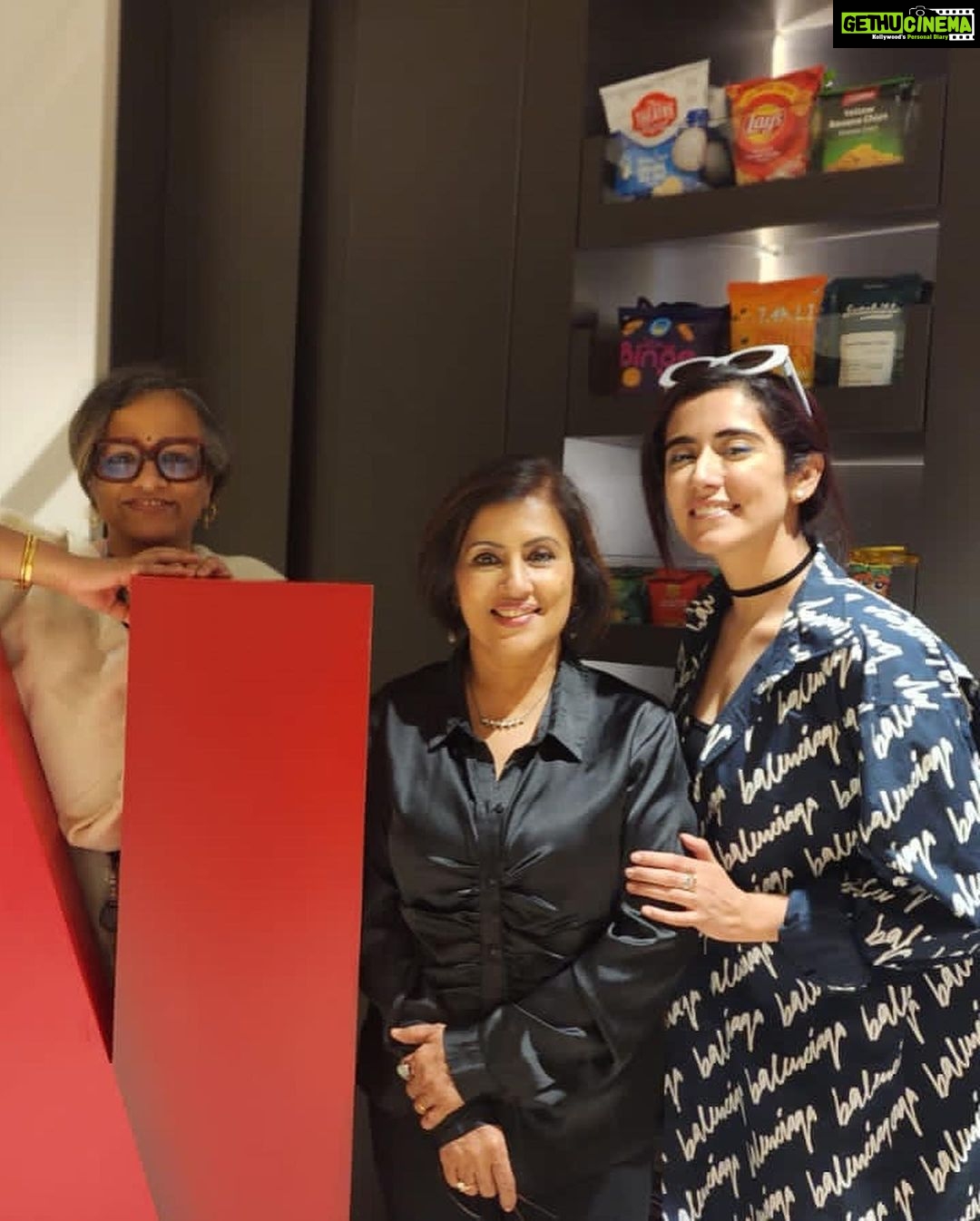 Madhushree Instagram - It was a really very #interesting and #enjoyable moment . netflix #panel #discussion on #creative #quotient . #creativequotient #netflixcreatives #netflixtime . I met lots of young talents .. thanks to the #netflix team