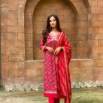 Maera Mishra Instagram – Need more confidence? 
Wear Red❤️ 
Outfit by @nehamtaonline 🌸
PR by @ashwanivolvorine 
#redsuit #red #indian #indianfashion