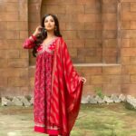 Maera Mishra Instagram – Need more confidence? 
Wear Red❤️ 
Outfit by @nehamtaonline 🌸
PR by @ashwanivolvorine 
#redsuit #red #indian #indianfashion