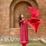 Maera Mishra Instagram – Need more confidence? 
Wear Red❤️ 
Outfit by @nehamtaonline 🌸
PR by @ashwanivolvorine 
#redsuit #red #indian #indianfashion