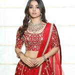 Mahima Makwana Instagram – Played showstopper at the Bombay Times Fashion week for  @chhedajewellers 

Wearing – @nehalsheth104 
Makeup – @divyashetty_ 
Hairstylist- @ruchithakur.5 
Photographer- @amey_ghatge