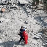 Mahira Khan Instagram - This is the genocide of Palestinian people. This is killing of innocent human beings - men, women and children ( majority children). History will remember those who had the power to make a difference and didn’t, those who could bring an end to this and remained quiet.. they will always have blood on their hands. Praying every moment with a broken heart. 💔🤲🏼🇵🇸