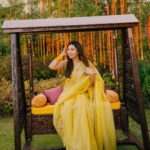 Mahira Khan Instagram - My Khadija made this sari for me… ✨🌙 Pray for you everyday, K 🫶 @elanofficial 💛 30.09.23