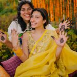 Mahira Khan Instagram - My Khadija made this sari for me… ✨🌙 Pray for you everyday, K 🫶 @elanofficial 💛 30.09.23