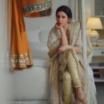 Mahira Khan Instagram - My mother had one wish… to start the wedding with a dua. My beautiful Ama, who is in a wheel chair - one would think she can’t do much - but really, she can do everything and anything. She sat and managed the decoration downstairs, the table, the moving around of furniture anddd she was ready dot on time.. 🤍 Alhumdulillah for our parents. Later on that day, my childhood girlfriends had a mayun for me 🥹🫶 Alhumdulillah for friends I can call my sisters. P.S I took a bud of the motia and put it in my baali before going down.. for my Nani and Dadi. 💛 16.09.23