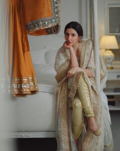 Mahira Khan Instagram - My mother had one wish… to start the wedding with a dua. My beautiful Ama, who is in a wheel chair - one would think she can’t do much - but really, she can do everything and anything. She sat and managed the decoration downstairs, the table, the moving around of furniture anddd she was ready dot on time.. 🤍 

Alhumdulillah for our parents.

Later on that day, my childhood girlfriends  had a mayun for me 🥹🫶

Alhumdulillah for friends I can call my sisters. 

P.S I took a bud of the motia and put it in my baali before going down.. for my Nani and Dadi. 💛

16.09.23