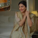 Mahira Khan Instagram - My mother had one wish… to start the wedding with a dua. My beautiful Ama, who is in a wheel chair - one would think she can’t do much - but really, she can do everything and anything. She sat and managed the decoration downstairs, the table, the moving around of furniture anddd she was ready dot on time.. 🤍 Alhumdulillah for our parents. Later on that day, my childhood girlfriends had a mayun for me 🥹🫶 Alhumdulillah for friends I can call my sisters. P.S I took a bud of the motia and put it in my baali before going down.. for my Nani and Dadi. 💛 16.09.23