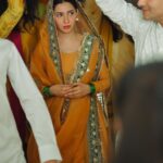 Mahira Khan Instagram - My mother had one wish… to start the wedding with a dua. My beautiful Ama, who is in a wheel chair - one would think she can’t do much - but really, she can do everything and anything. She sat and managed the decoration downstairs, the table, the moving around of furniture anddd she was ready dot on time.. 🤍 Alhumdulillah for our parents. Later on that day, my childhood girlfriends had a mayun for me 🥹🫶 Alhumdulillah for friends I can call my sisters. P.S I took a bud of the motia and put it in my baali before going down.. for my Nani and Dadi. 💛 16.09.23
