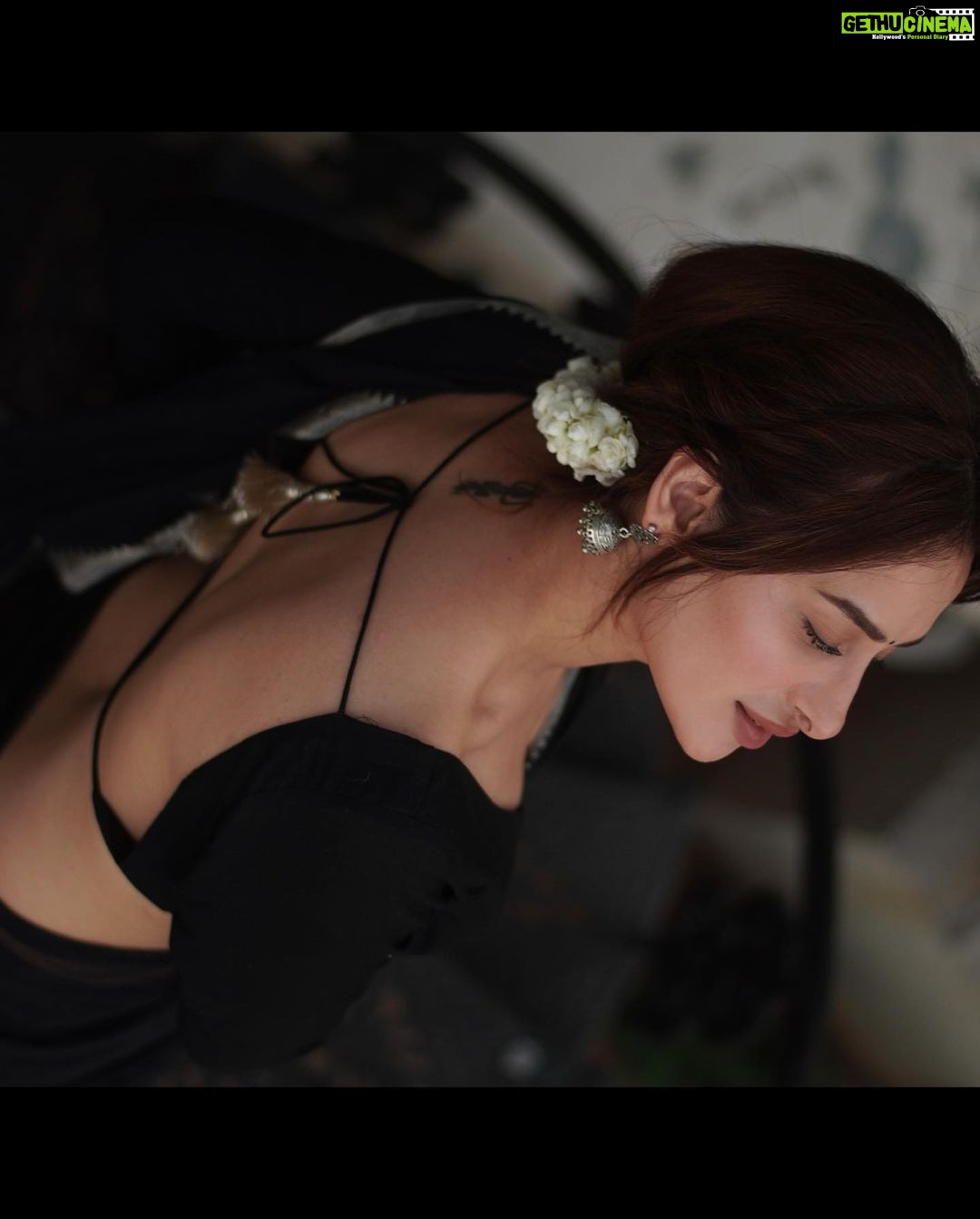 Mahira Sharma - 1.2 Million Likes - š¤