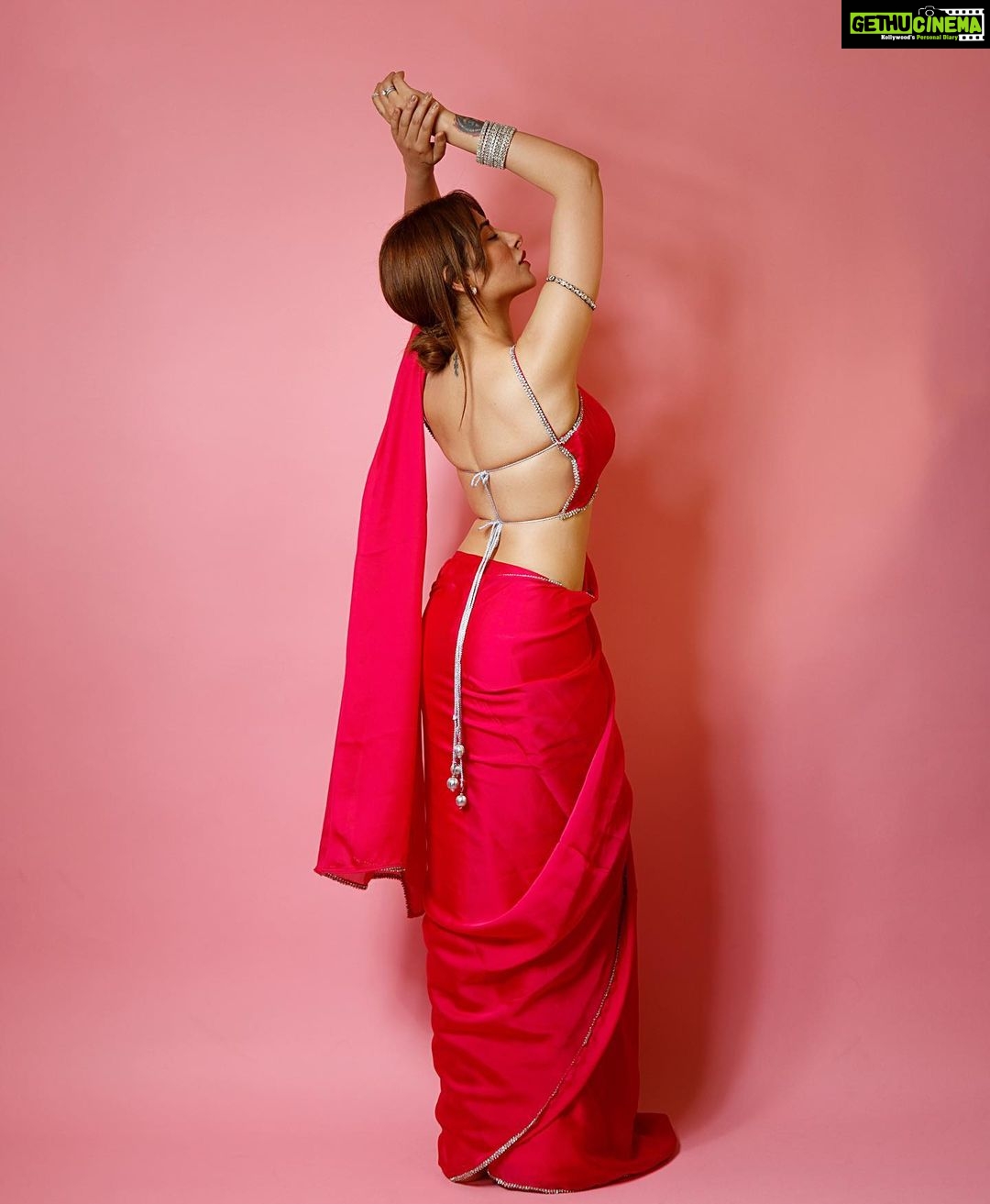 Mahira Sharma - 1 Million Likes - Happy diwali šŖ