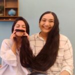 Maira Doshi Instagram – De-tox Ayurveda sessions with this super amazing Dr @drarti.ayurveda @roley_tm
The main aim for me to do an ayurvedic detox session was to eliminate toxins from the body and restore balance.
During my ayurvedic detox session, I was examined by doctor Aarti who determined my dosha or my body type. Based on my dosha, a personalized treatment plan was created for me which had included a combination of dietary changes, herbal supplements, massage, and other Ayurvedic therapies.
The course (called VIRECHAN) helped me to improve my overall health and well-being. It released toxins from my body, promoted relaxation, boosted my immune system, and improved skin and hair health.
It’s now my favorite place for skin and hair.
PS: Look at her gorgeous hair, isn’t it longer than rapunzel ? ;)
Thank you @drarti.ayurveda @roley_tm
for giving me a lovely experience. :)
Cheers!