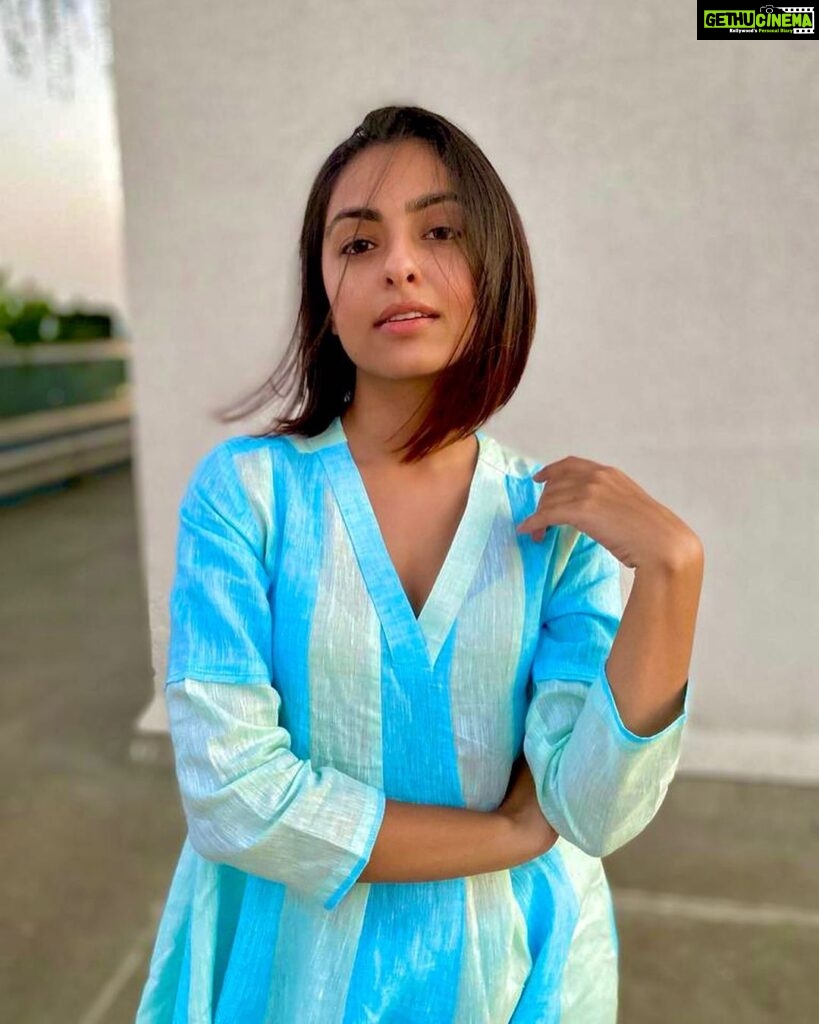 Maira Doshi Instagram - @charkheethelabel 🦋 #indian #ethenic #skyblues #skybluenails #earings