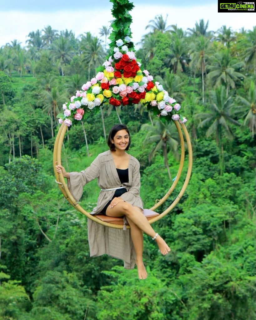 Maira Doshi Instagram - Had to do this when in Bali! ;) #AlohaSwing Bali, Indonesia