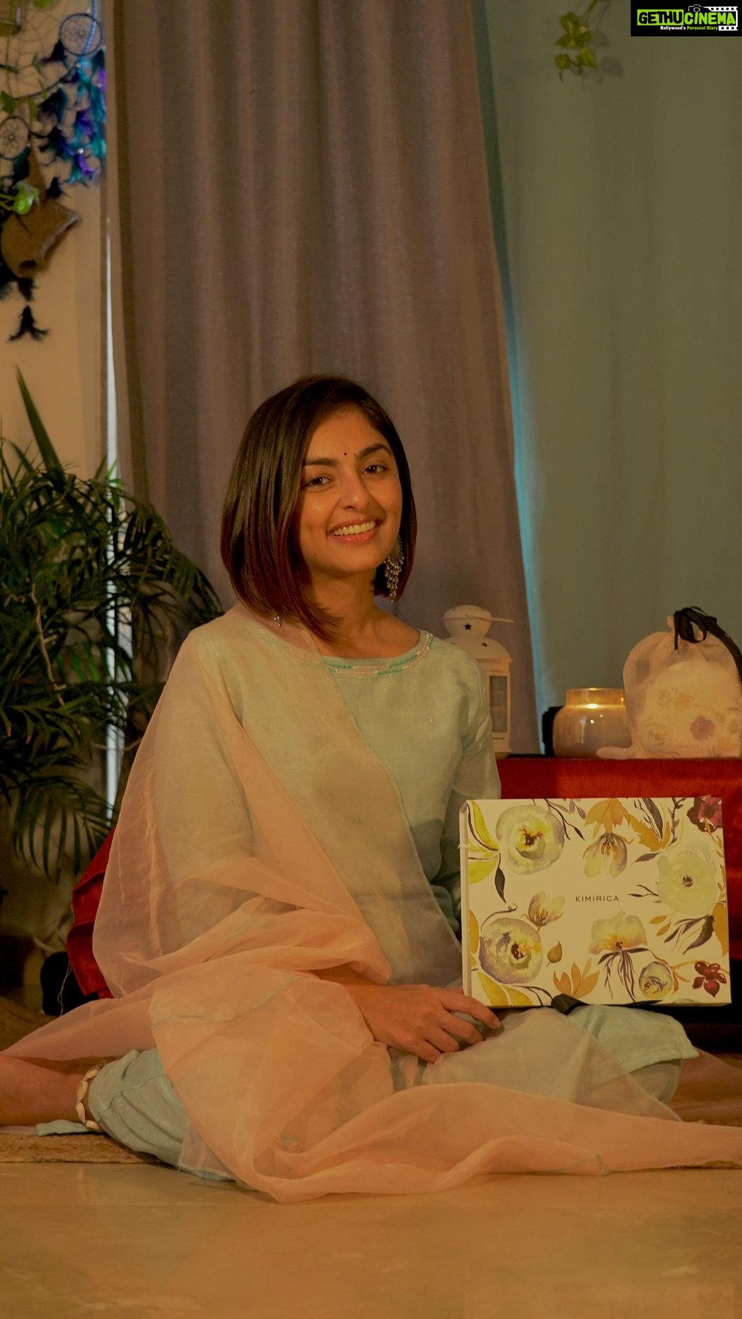 Maira Doshi Instagram - 😍Nothing makes me happier than receiving this meaningful Rakhi Gift from my annoying-yet-loving brother! I am in love with this thoughtful self-care hamper by @kimirica.shop - truly pampering and perfect for sisters(like me..😋) who're keen on skincare, and need attention every now & then..🎁 Adoring it even more as I can wear this colourful plantable Rakhi on my wrist, and then reuse it later to grow a beautiful plant🥰 Get this super-cute gift for your sibling now at Kimirica.shop. Kudos to my super talented team! Shot and Edit by: @atanu_naik Concept and Screenplay: @filmyamit VOs and for being superb: @ayu.agnihotri #Kimirica #thoughtfulgifting #Rakhigift