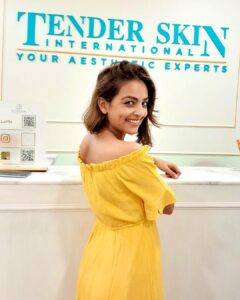 Maira Doshi Instagram - @dr.soniatekchandani and the whole team at @tenderskininternational thank you for being so so amazing ❤️❤️❤️❤️ you’ve all my heart and my skin feels so alive ❤️

#HairSolution #HairAndSkin #TenderSkinClinic