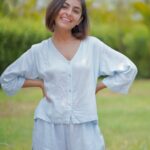 Maira Doshi Instagram - 🦋🦋🦋 . . #BobCut #HairCut #Hair #Obsessing #SkyBlues #DayShoot #LoungingAround #Natureza #ShortHair