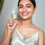 Maira Doshi Instagram - SKIN - the first layer of the human body is often overlooked. A surface that withstands all the seasons, weather, body transformation, and age must be taken care of! Achieving flawless skin isn't taking a moon to the earth, at least now, we got Kimirica's Golden Jojoba Oil! This multi-purpose elixir is: Plant-based Extra Virgin 100% Organic & vegan 100% Natural Non-comedogenic Made without chemicals & Cruelty-free, this does not clog pores and is an absolute blessing for acne-prone skin! Try Kimirica's Golden Jojoba Oil now! @kimirica.shop #skincare #minimal #faceoil #jojobaoil #natural #kimirica #vegan #organic#goldengoodness #facemoisturizer#hydrator #Ad #lightweight#non-sticky#noncomedogenic