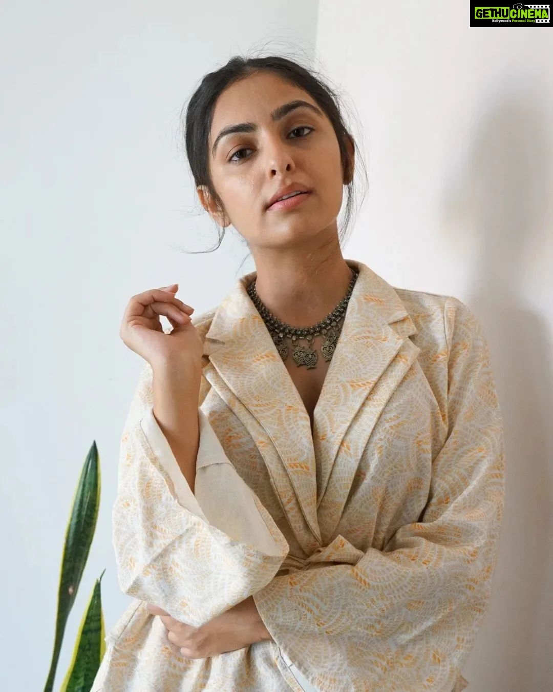 Maira Doshi Instagram - Sundaying! Loving this beautiful jacket by @grass_andsunshine Shot by @atanu_naik . . #BohoChic #GrassAndSunshine