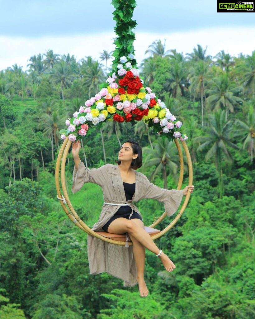 Maira Doshi Instagram - Had to do this when in Bali! ;) #AlohaSwing Bali, Indonesia
