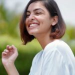 Maira Doshi Instagram - 🦋🦋🦋 . . #BobCut #HairCut #Hair #Obsessing #SkyBlues #DayShoot #LoungingAround #Natureza #ShortHair
