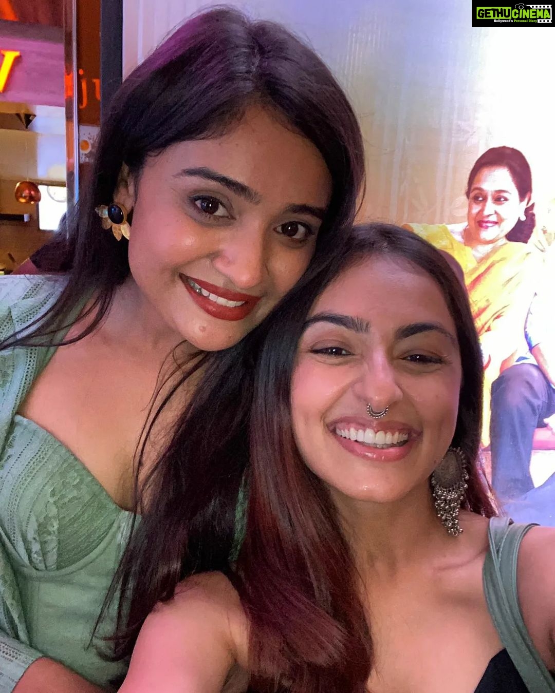 Maira Doshi Instagram - #KehvatlalPariwar Premier! What a beautiful film and stunning performances by favorites! @shraddhadangar_official @bhavyagandhi97, you guys are bunch of talents, so proud ❤️ Beautifully directed by @director_vipul_mehta