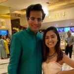 Maira Doshi Instagram - Yesterday at a premier of #NayikaDevi @khushishah what a lovely work and amazing effort to make Gujarati cinema glorious. Kudos to the team @a.tree.entertainment #nayikadevi #Premier