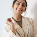 Maira Doshi Instagram - Sundaying! Loving this beautiful jacket by @grass_andsunshine Shot by @atanu_naik . . #BohoChic #GrassAndSunshine