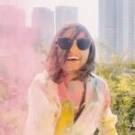 Maira Doshi Instagram – Geared up for Holi with HOLIstic self-care essentials by @kimirica.shop🎉✨
My top recommendations for Pre & Post Play rituals👇
✔️SPF 50+, PA+++ Glow Sunscreen
✔️100% Natural Coconut Oil
✔️Purifying Face Wash
✔️Rice Powder Body Scrub
P.S.: I really loved their After Sun Lotion… it literally instantly cools, hydrates & soothes my color-exposed irritated skin, and treats sunburns too🫶🏻
Enjoy the festival of colors, worry-free with KIMIRICA!
#Kimirica #HOLIsticare #Holi2023 #selfcare
Shot and Edit by: @ayu.agnihotri