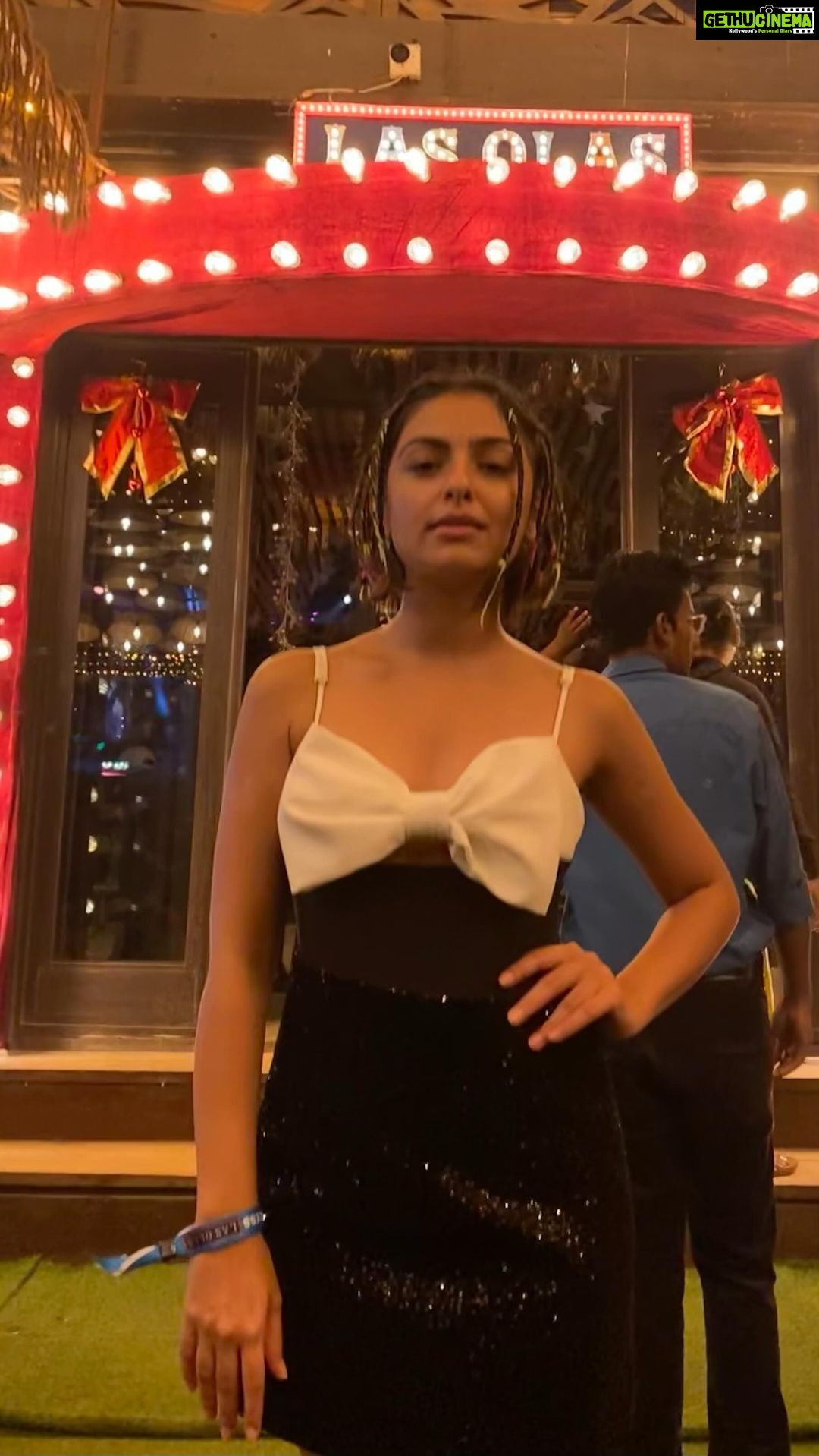 Maira Doshi Instagram - That was the last day of 2022! @badboyshah Happy New Year To Everyone Who Is Seeing This Post. May the new year bring more light, shine and peace to your life! Let’s kill it! :) Bring it on all 2023. :) #NewYearNight #2022 #2023 #LasOlas #Goa #BagaBeach